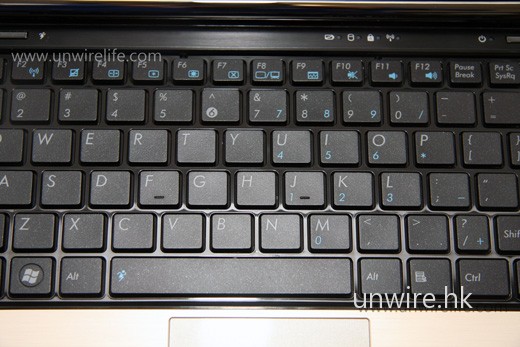 改為採用時下十分流行的巧克力鍵盤，打錯字機會便更低了。