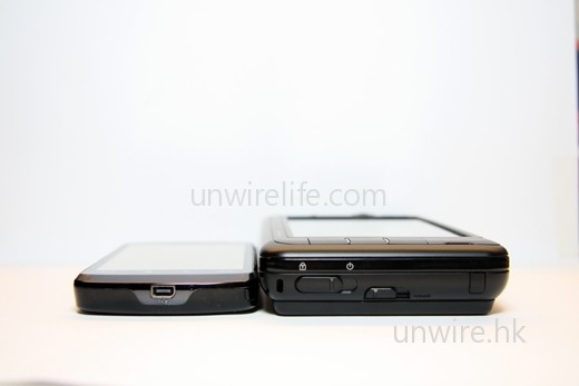 Viliv S5 與 HTC Touch HD 相比，厚度約為後者的一倍。