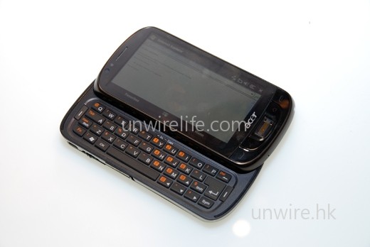 F900 的 qwerty 鍵盤版本：Acer Tempo M900。