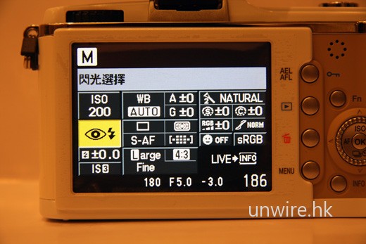 Step 02：選擇「SD 卡與手機儲存」。