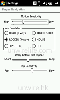 指紋辨識器也可用作 4 向／8 向導航鍵，也可於玩遊戲時用作 Joystick，用途十分多樣化。