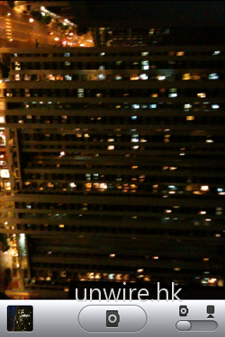 進入相機功能後，按下右下角的按鍵，便可在拍照及攝錄功能之間切換，十分方便。