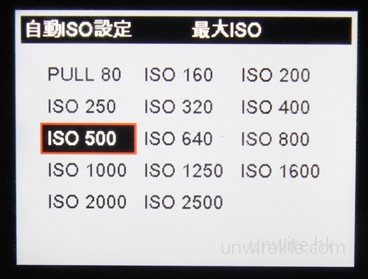 感光度最低為 ISO 80，最高可達 ISO 2500。