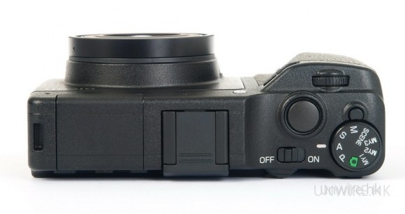 接上Ricoh Lens S10 24-72mm F2.5-4.4 VC，GXR亦能保持薄機身，這是它最過人的優點。