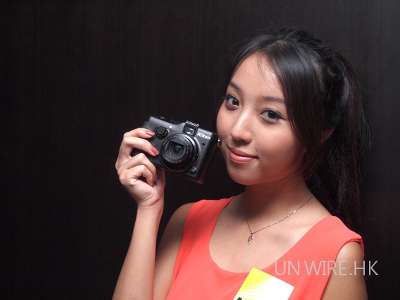 大玩反屏 – Nikon Coolpix P7100