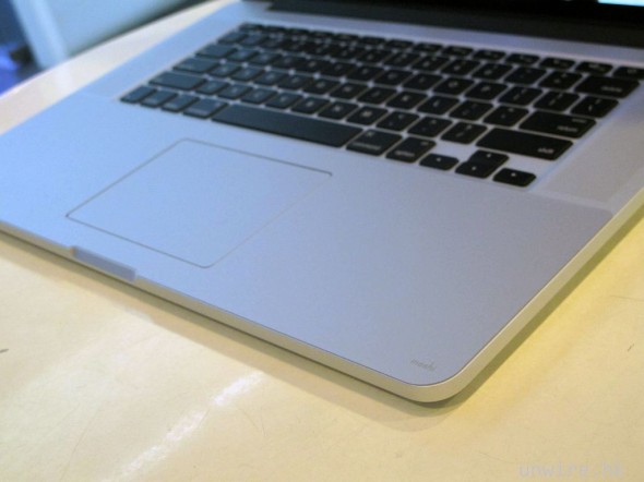 MBP Retina 守護天使 – Moshi iVisor Pro 15 Retina / PalmGuard 15 Retina w/TrackPad Protector