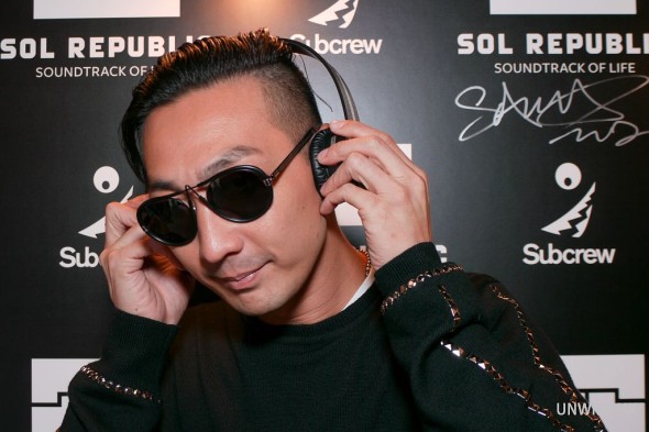 不再老套 ! 潮店耳機搭靚衫一條龍