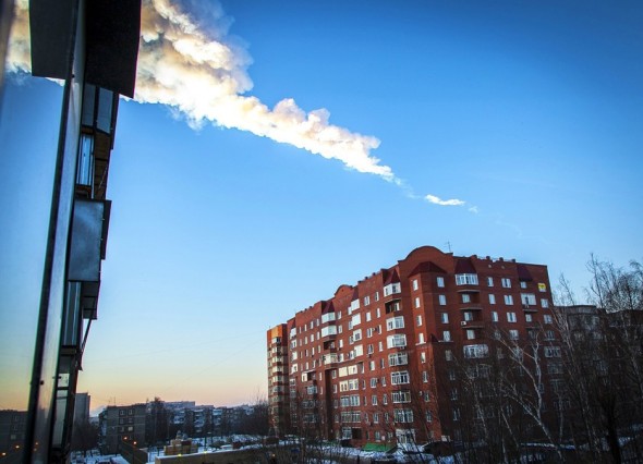 隕石墜落地球．俄羅斯 400 人受傷