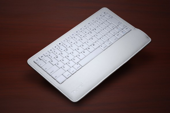 BLUEi Bluetooth Leather Keyboard White