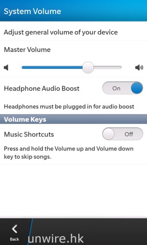 在聲音設定中，用家可以開啟「Headphone Audio Boost」，當使用耳機聽歌時，音量就會自動優化。
