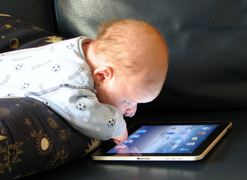 baby-with-ipad-4