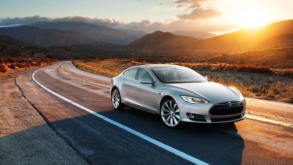 Tesla 與 Google 聯手開發自動駕駛系統