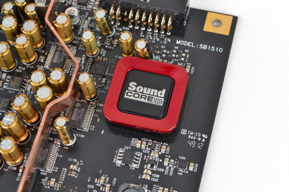 Creative 原裝卡均為 Sound Core3D 晶片表面加裝紅色塑製外殼。