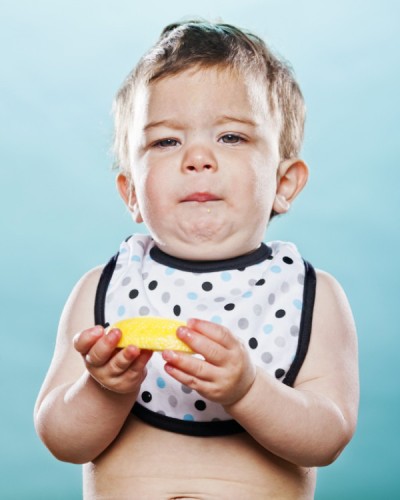 嬰兒初嚐檸檬的好笑表情3-600x750