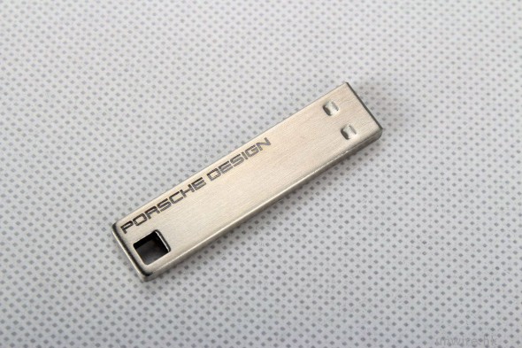 簡約鋼鍊美感! LaCie Porsche Design USB Key