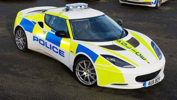辣跑當警車！英國警方獲贈 Lotus Evora S 警車