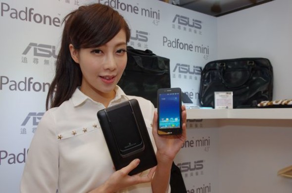 為女士而設？Asus PadFone mini 4.3 / 7 吋手機．平板「互變」 = $3,121