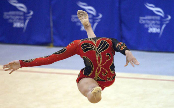 headless-gymnast-perfect-timing