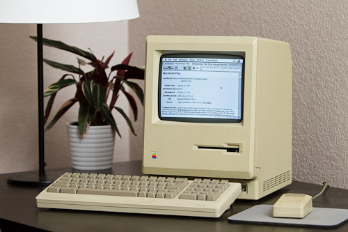神人改裝！27 年前的 Macintosh Plus 可連線上網