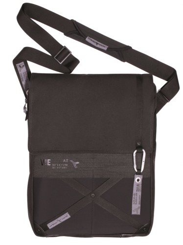 reporterBag_canvas-black_front_shoulder