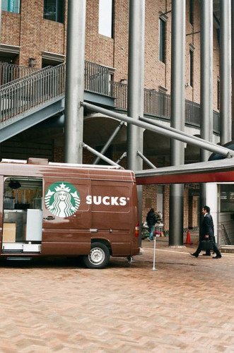 starbucks-fail-van-perfect-timing