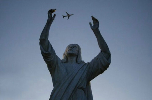 statue-juggling-plane-perfect-timing