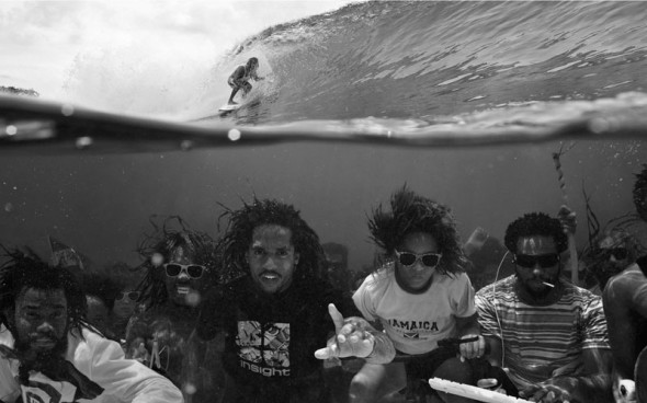 underwater-group-photo-surfing-above-perfect-timing