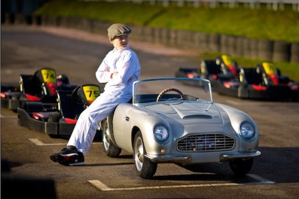 20 萬一部兒童迷你版 Aston Martin DB 開蓬跑車