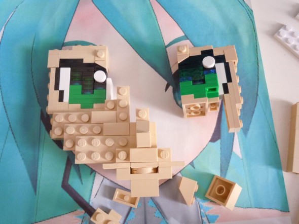 製作 6 個月！Fans 自製等身大初音 Lego