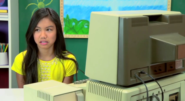小孩齊玩 70 年代電腦，無 Mouse、要打指令、不能上網：「好鬼悶」