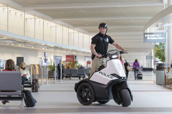 Segway 研發軍警專用三輪巡邏車