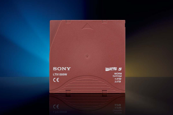磁帶不死！Sony 研發 185TB 小型磁帶儲存卡帶