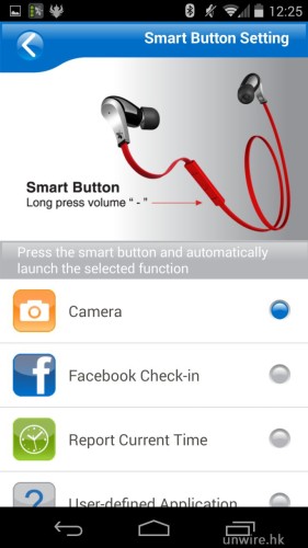 另外，透過 i.Tech SMART Connect 程式，用家可以以音量減少鍵設定為 Facebook Check-in 或者 Report Current Time，前者可以讓大家跑步時長按音量減少鍵一鍵在 Facebook 上打卡；而後者就可以無須拿出手機也可以透過英語語音報時知道現在的時間，兩項功能也十分適合喜歡將手機放在臂帶內跑步的用家使用呢！因為不用從臂帶取出手機，也可以做到以上兩種功能！