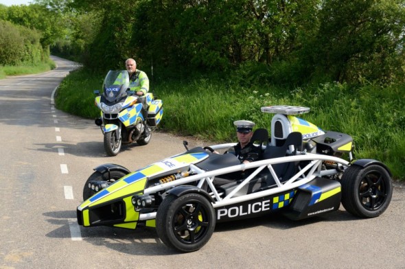 用跑車反飛車  英國警方出動 Ariel Atom 當警車