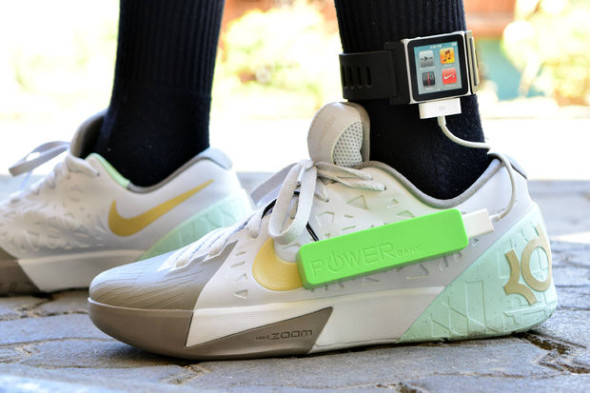 15 歲發明家研發鞋墊發電機  行步路都可以充電