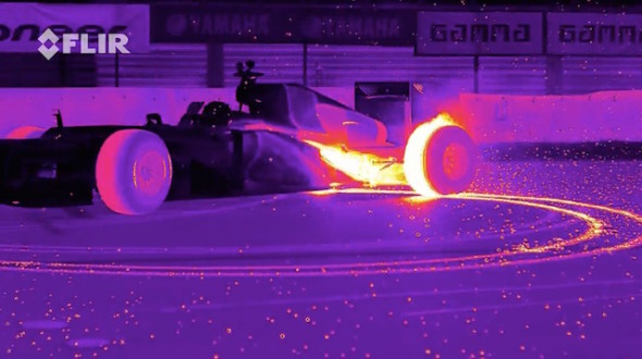 快到著火！用紅外線相機拍攝一級方程式賽車