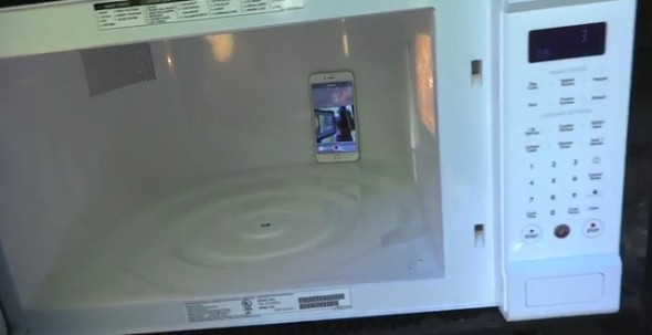 Will It Blend 2 之 : Will It Burn – 微波爐叮爆 iPhone 6 Plus