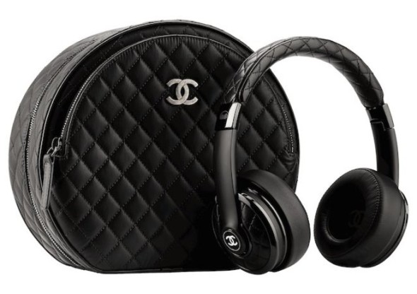 身份象徵！Chanel x Monster 頭戴式耳筒即將發售