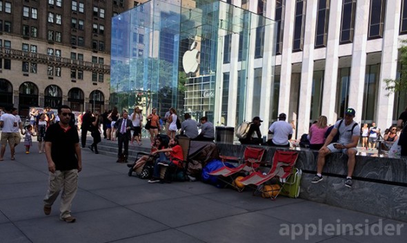 買 iPhone 6 已經開始排隊！Apple Store 外大集結