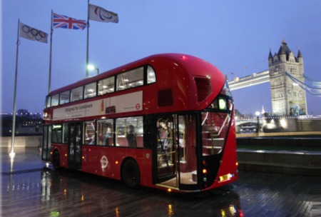 試驗無線充電  倫敦混能巴士更環保