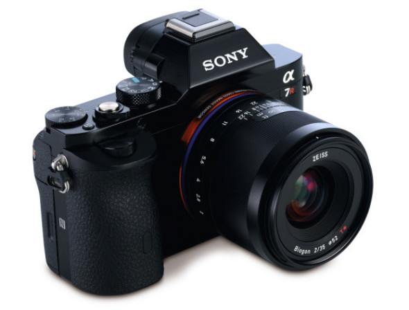 Zeiss 正式推出 Sony FE 接環專用 Loxia 鏡頭系列