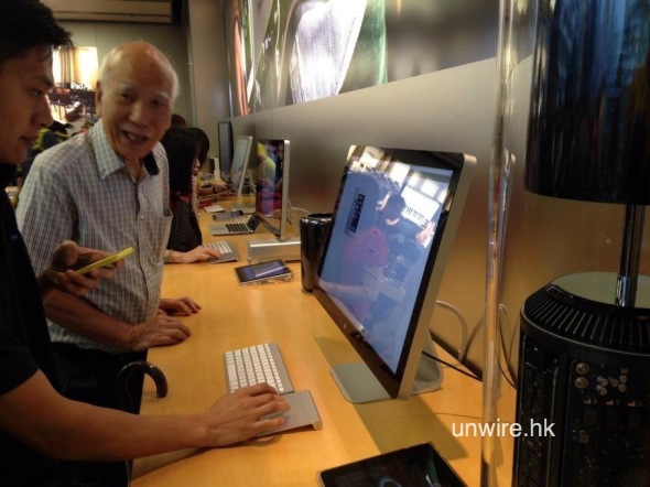 香港奇景 : IFC Apple Retail Store 激變「股票行」