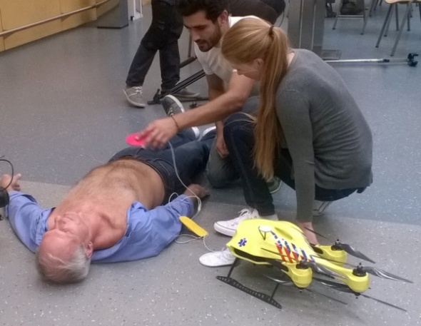 內置心臟除顫器  大學生設計無人駕駛急救直升機
