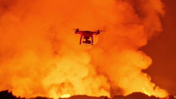 航拍直擊火山爆發，連相機也融化掉