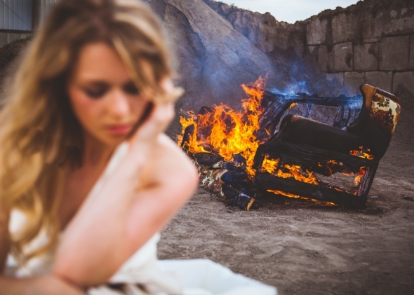 kenny-coverstone-fstoppers-burning-couch-divorce-4