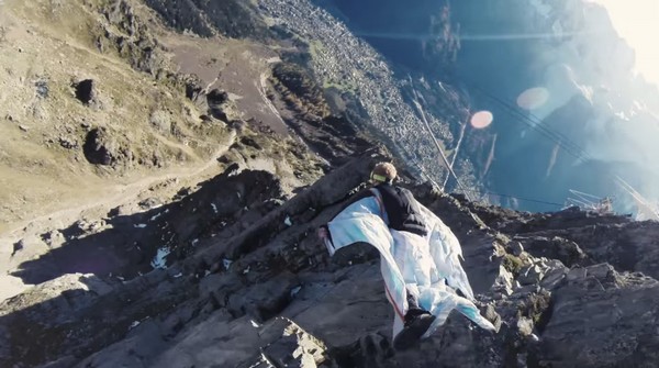 有片睇！Wingsuit 亡命飛行籌款睇見都令人觸目驚心