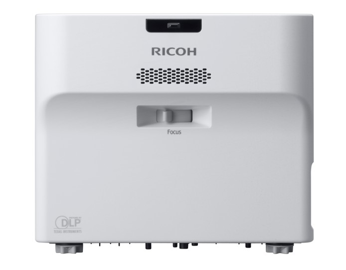 突破多重局限！RICOH 新款超短距互動 3D 投影機只需 11.7cm 投射距離