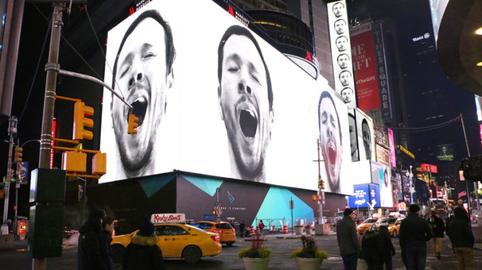 點解 ? 紐約時代廣場 50 個廣告版狂出「打喊露」