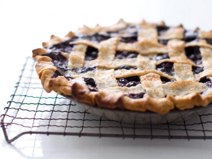 Original_Clambake-Blueberry-Pie_s4x3.jpg.rend.hgtvcom.1280.960