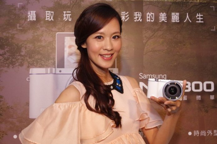 主攻女性市場！Samsung 發佈 NX3300 可換鏡頭相機